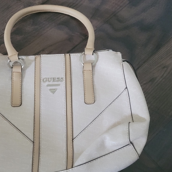 Guess - Picture 4 of 16